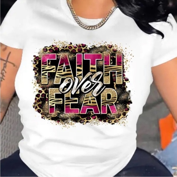 T Shirt, Woman’s Sz Med, ‘Faith over Fear” with earrings, New - Picture 1 of 2